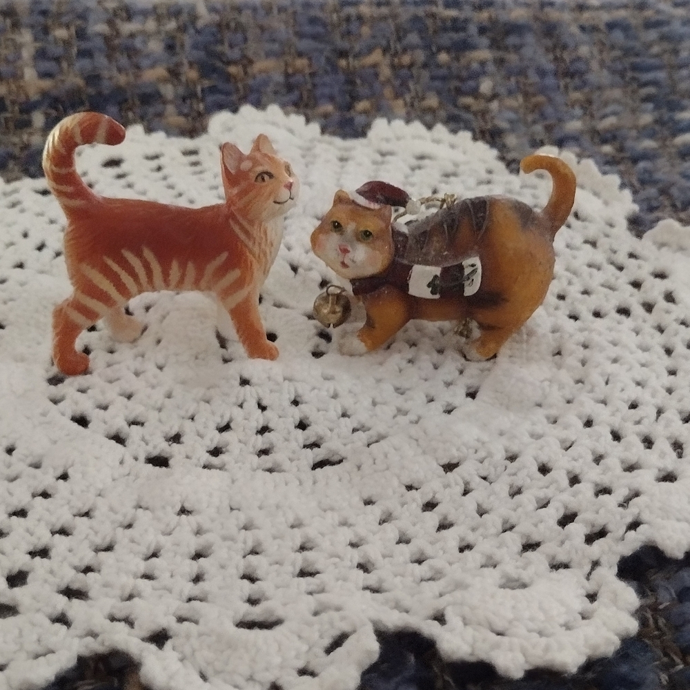 Set of 2 ceramic cats